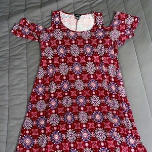 Off the shoulder dress kinda flowy when on